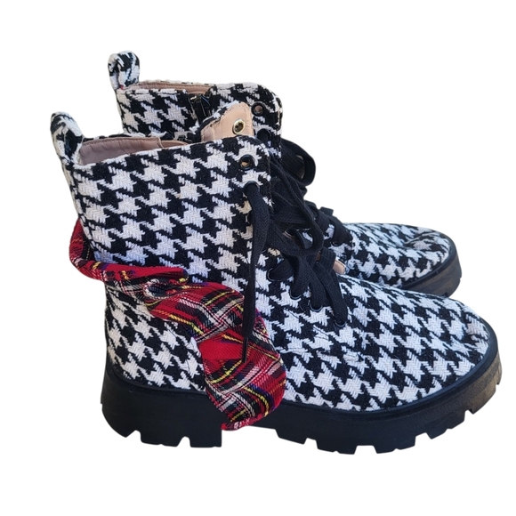 Betsey Johnson Women's Rozey Plaid Combat Boots with Contrast Ruffle Size 5.5 - Picture 1 of 12